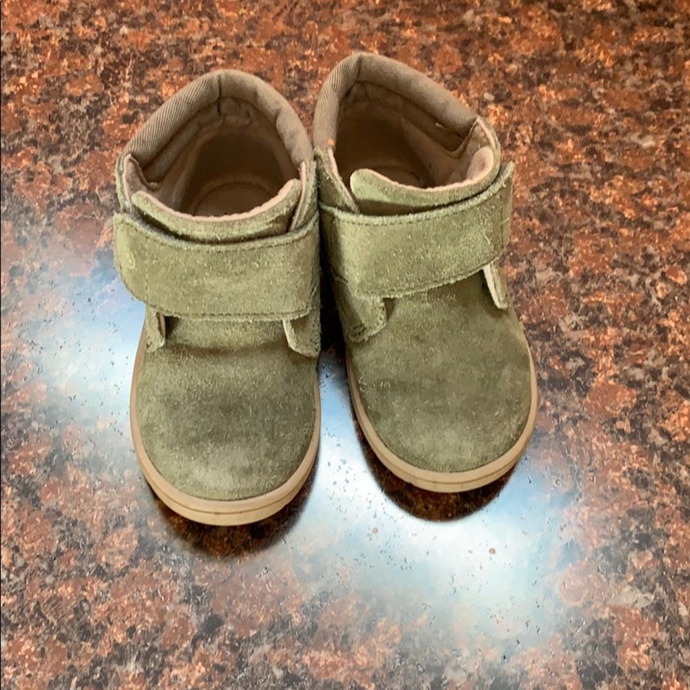 Stride rite boys boots in size 6